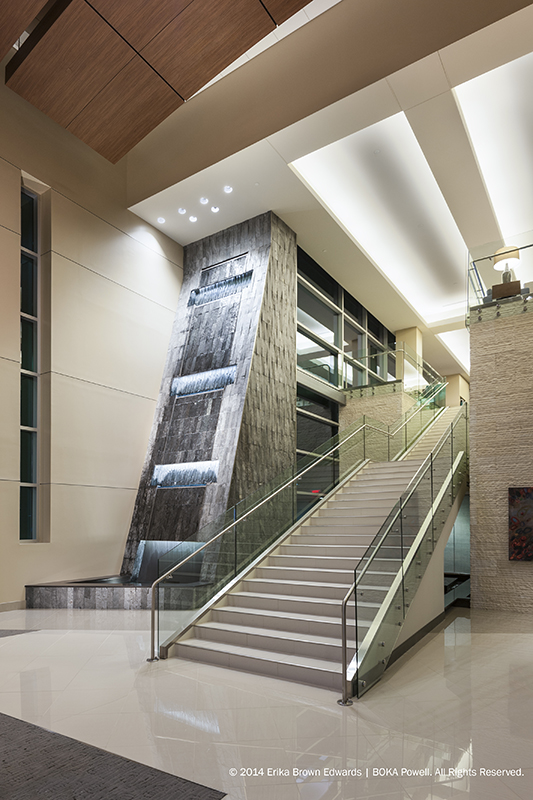 The hospital’s upscale ambiance throughout begins in the expansive two-story lobby with a dramatic full-height fountain, and extends into the dining room offering chef-prepared foods.