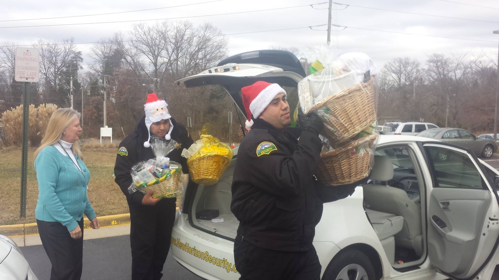 New Horizon Security Officer Smith, Beltran, Decarlo, Cruz and Geter helped deliver the baskets.