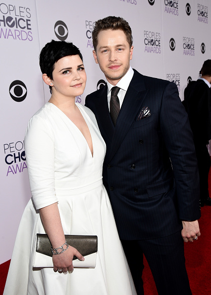Ginnifer Goodwin with Jill Milan New Canaan Clutch at People’s Choice Awards with husband Josh Dallas, Jan. 7, 2015 in Los Angeles. (Photo: Michael Buckner/Getty Images for The People's Choice Awards)
