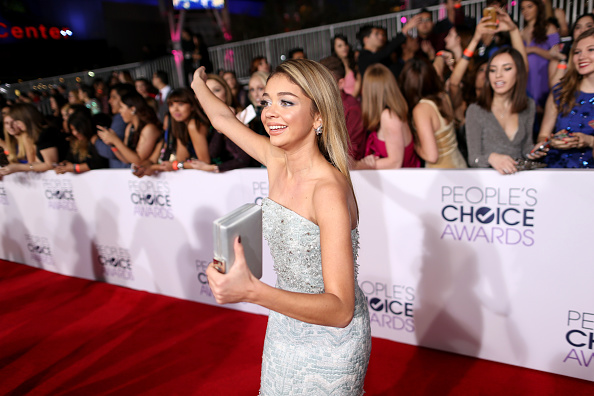 Actress Sarah Hyland carries Jill Milan’s Art Deco Clutch to 41st Annual People's Choice Awards in Los Angeles January 7, 2015. (Photo: Christopher Polk/Getty Images for The People's Choice Awards)