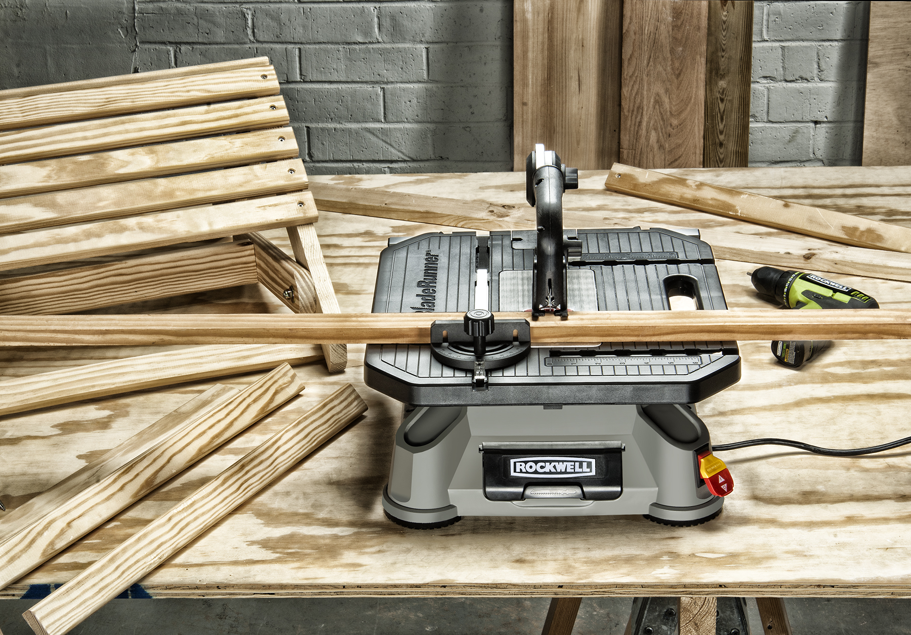 Rockwell BladeRunner X2 is a versatile, lightweight, benchtop saw that's easy to carry close to the project site.