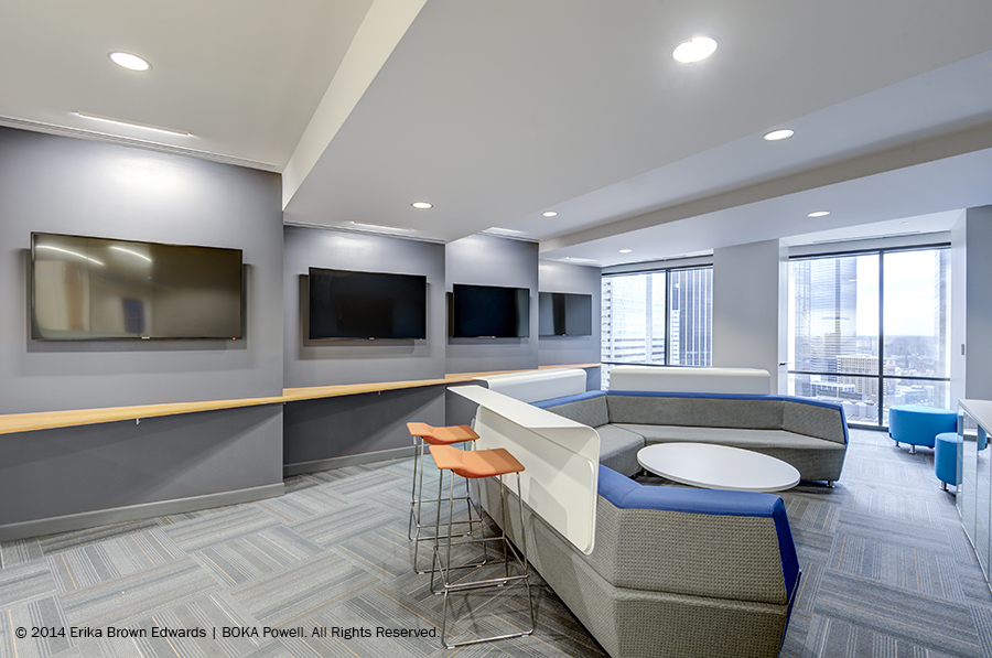 A customer briefing center connects customers to the company’s tech savvy culture, with angled walls, flat screen TVs and flexible seating.