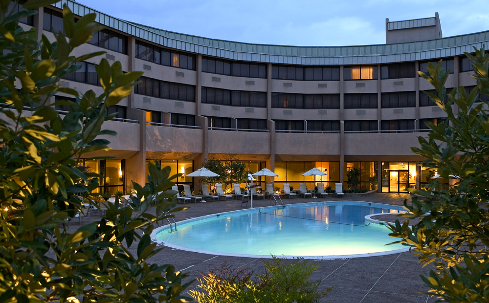 Sheraton Reston Hotel – Seasonal Outdoor Pool