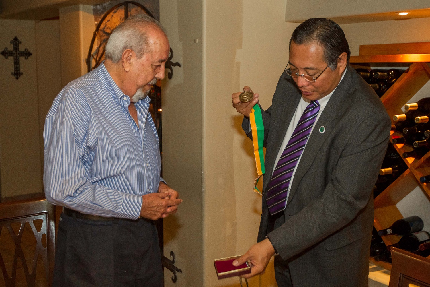 Cesar Foglio with Woodbury President Luis Ma. R. Calingo, Ph.D.