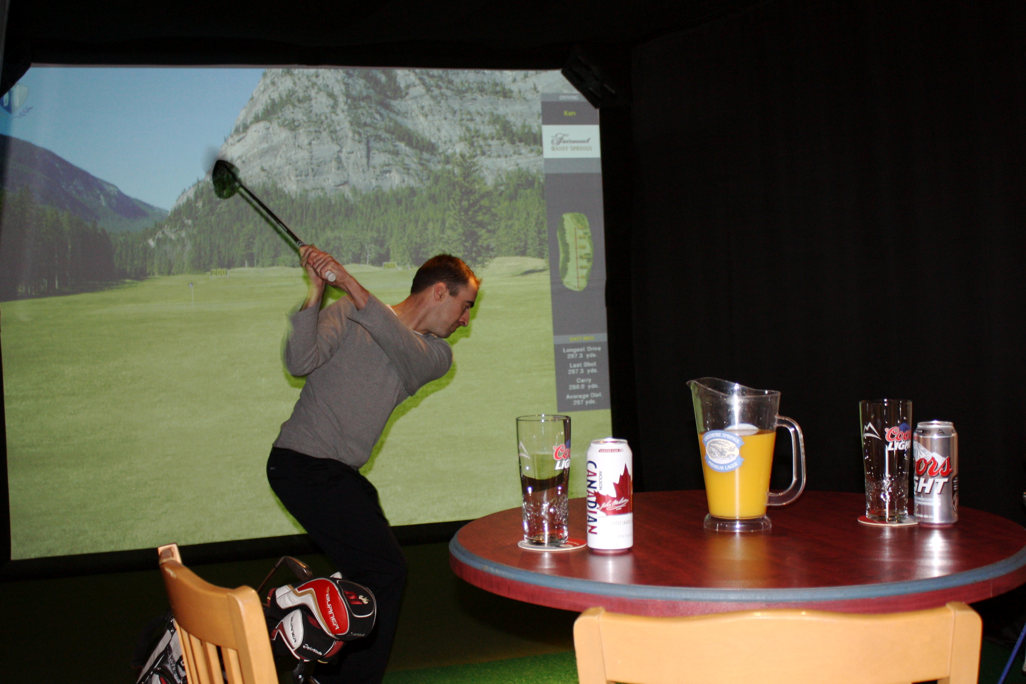 Ottawa area golfers training this winter at Pine View Golf Course with HD Golf Simulators