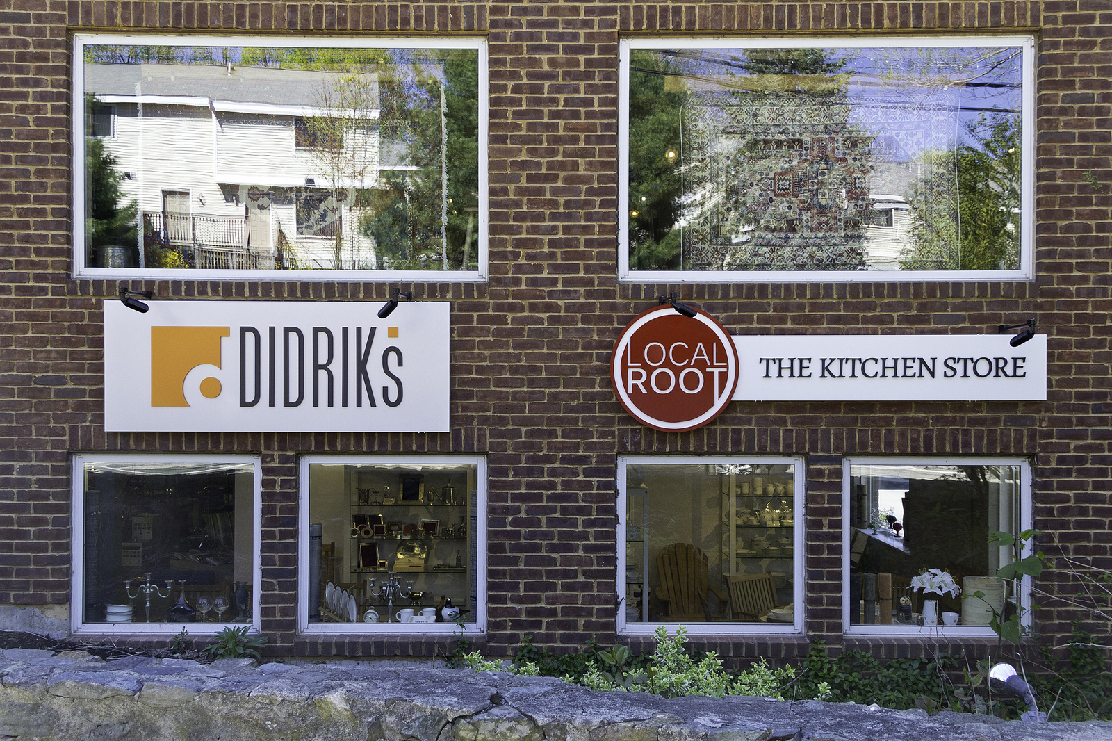 Didriks and Local Root storefront at the Mill at Newton Lower Falls