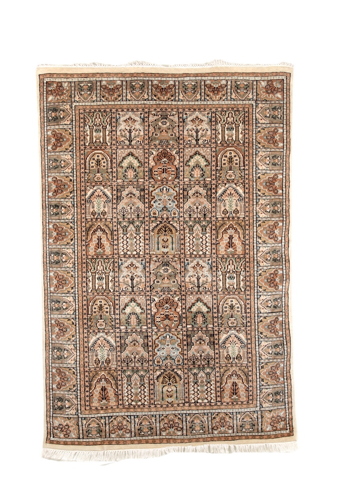 Traditonal Hand knotted Rug