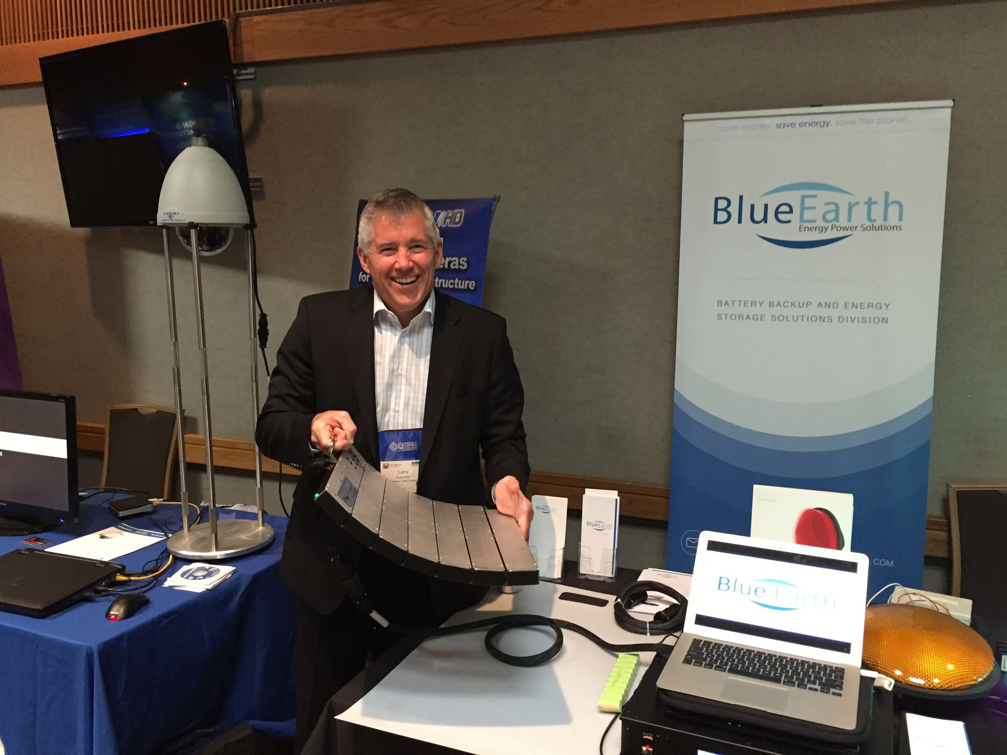 Larry Eggleston, Blue Earth Energy Power Solutions VP Business Development, Marketing and Operations, holding the bendable UPStealth® at the recent ITE/IMSA Arizona Spring Conference.