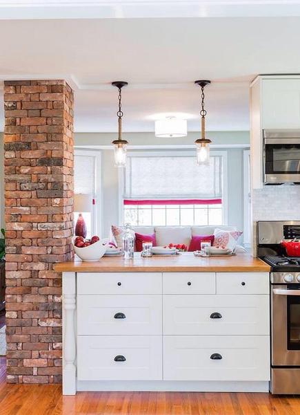 Reclaimed Thin Brick Featured featured on HGTV's House Hunters.