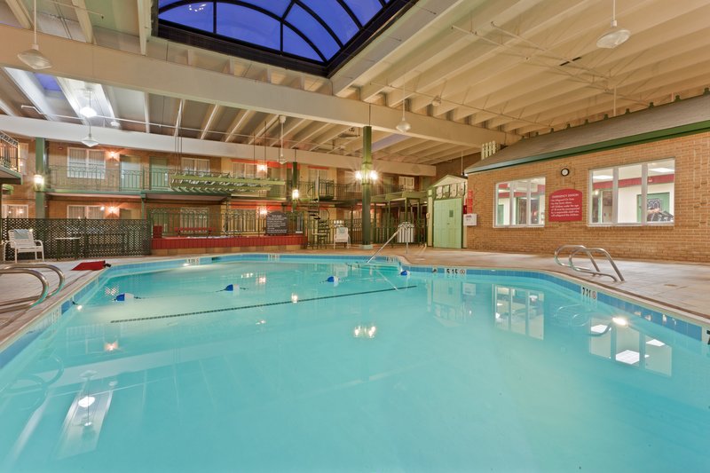 Holiday Inn Frederck - Inoor pool