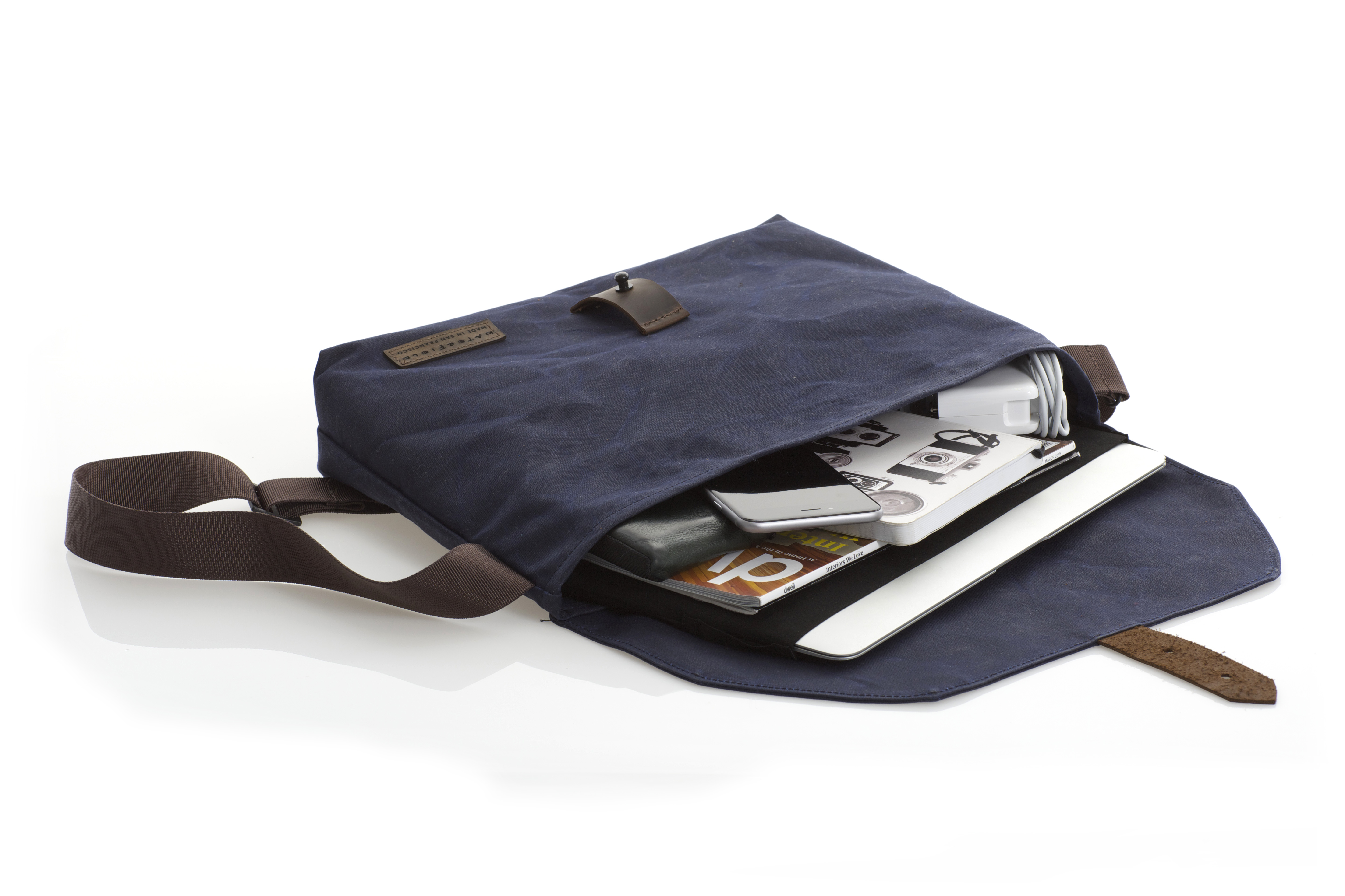 The Vitesse Cycling Musette - navy with flap