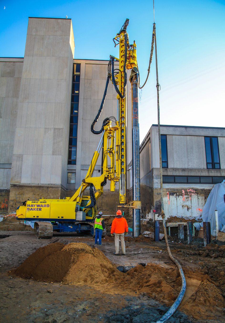 Drilling immediately adjacent to the existing Quincy Blessing Hospital building with state-of-the-art German drilling system.