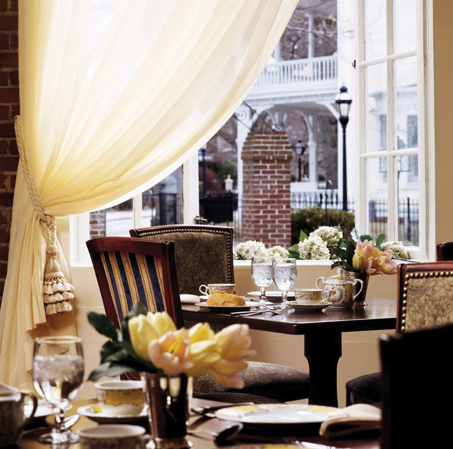 One Bellevue at Hotel Viking offers breakfast, lunch, dinner and Afternoon Tea daily.