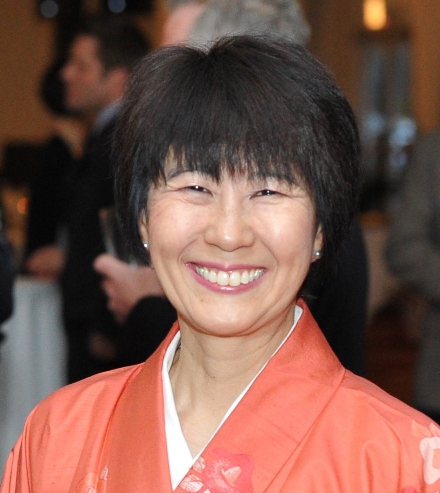 Ms. Kaoru Nishimura, RN, receives the John J. Humpal Award from the Simon Foundation for Continence