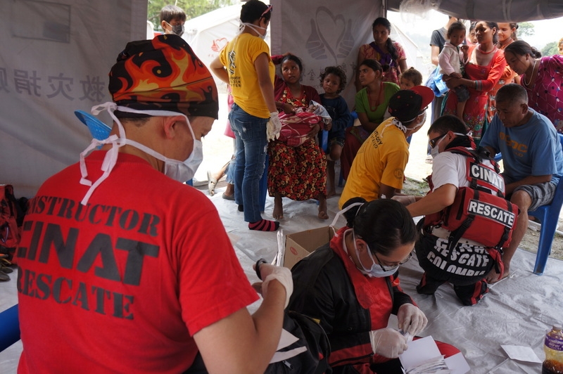 Cinat members provide first aid in Nepal.