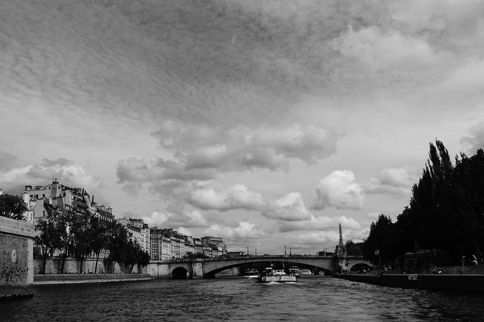 The beautiful Seine River encircles the Left Bank Writers Retreat’s Île Saint-Louis home base, offering inspiration for the small-group writing workshop (photo © Travis Cebula).