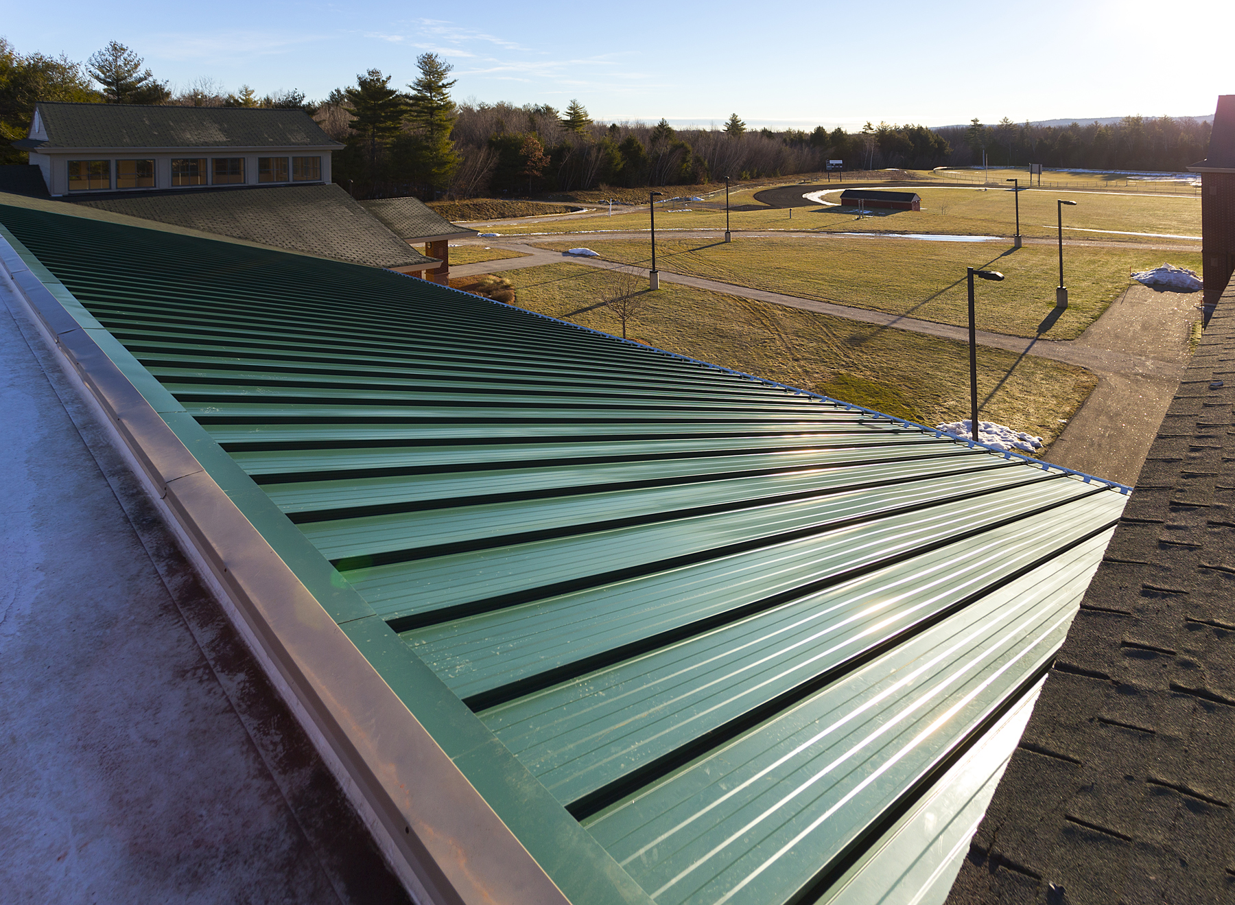 R-Mer® Shield boasts a 2-inch high vertical seam with an extruded aluminum clip and top rail system that provide unrivaled wind uplift performance