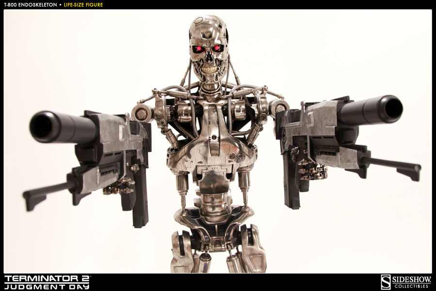 Sideshow & ThinkGeek are giving away a LIFE-SIZE Terminator