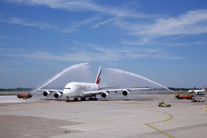 Fountain spray greeting for Emirates flagship © Düsseldorf Airport