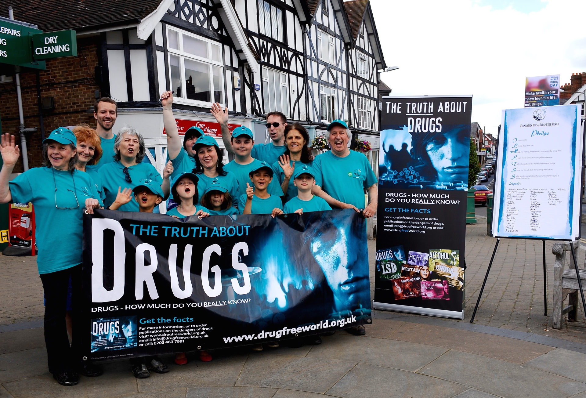 Crowborough Scientologists promote drug awareness in honor of International Day Against Drug Abuse and Illicit Trafficking.