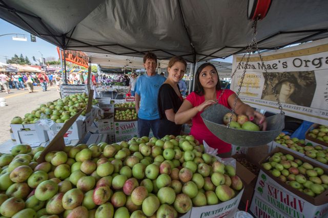 Apples from Nana Mae's Organics at Mar Vista Farmers' Market