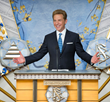 MR. MISCAVIGE traveled to Japan to officiate the dedication ceremony. He was joined by more than a thousand Scientologists for the historic occasion.