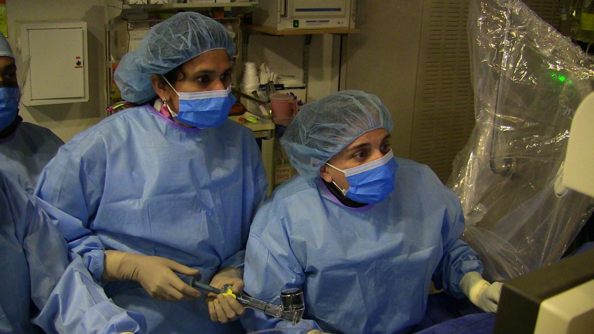 Dr. Roxana Mehran in the Cardiac Catheterization Laboratory of Mount Sinai Heart with Dr. Annapoorna Kini, Director.