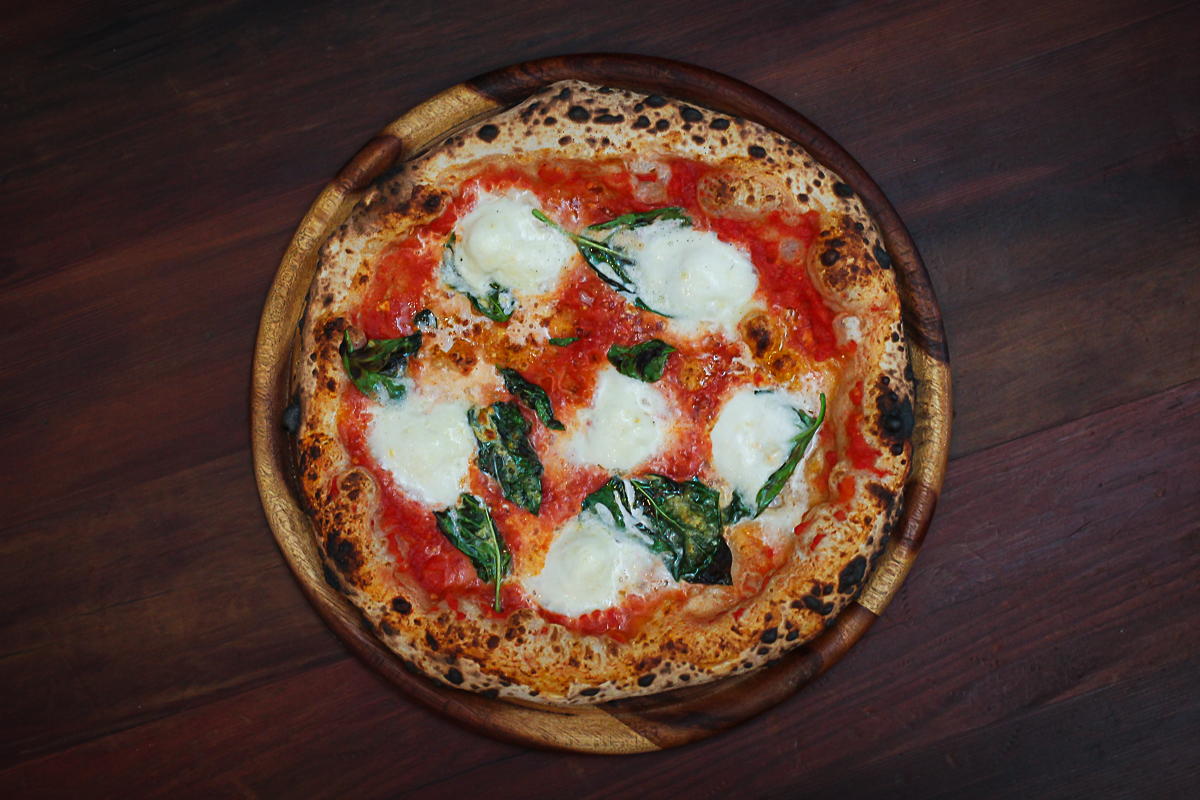 The exhibition-style pizza kitchen is where guests can eat and view the Ca’ Momi pizzaioli crafting certified Verace Pizza Napoletana (VPN) and Associazione Pizzaiuoli Napoletani (APN) pizza.