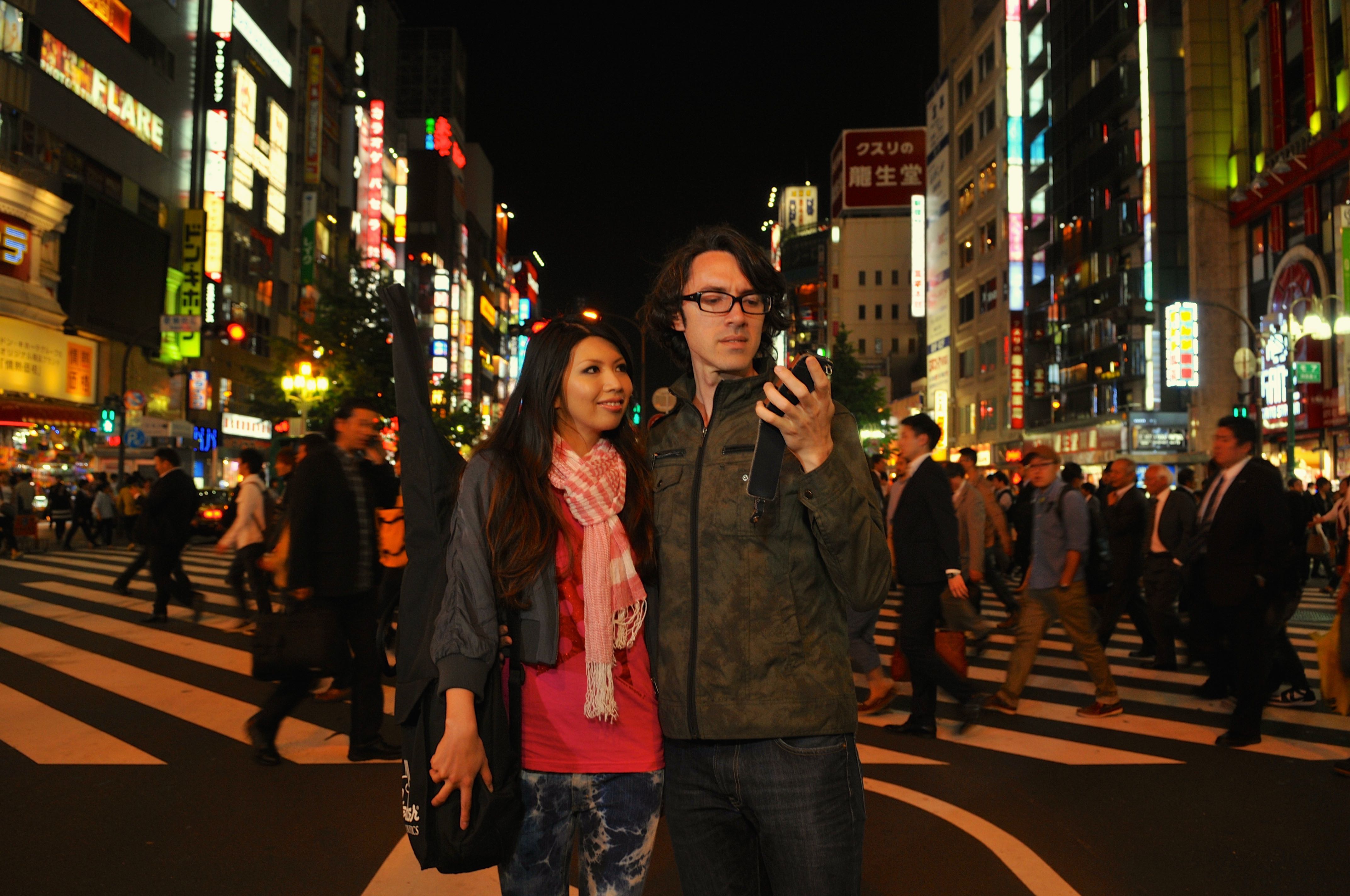 Tom (Jonathan Sherr) and Saki (Ituska) in Tokyo