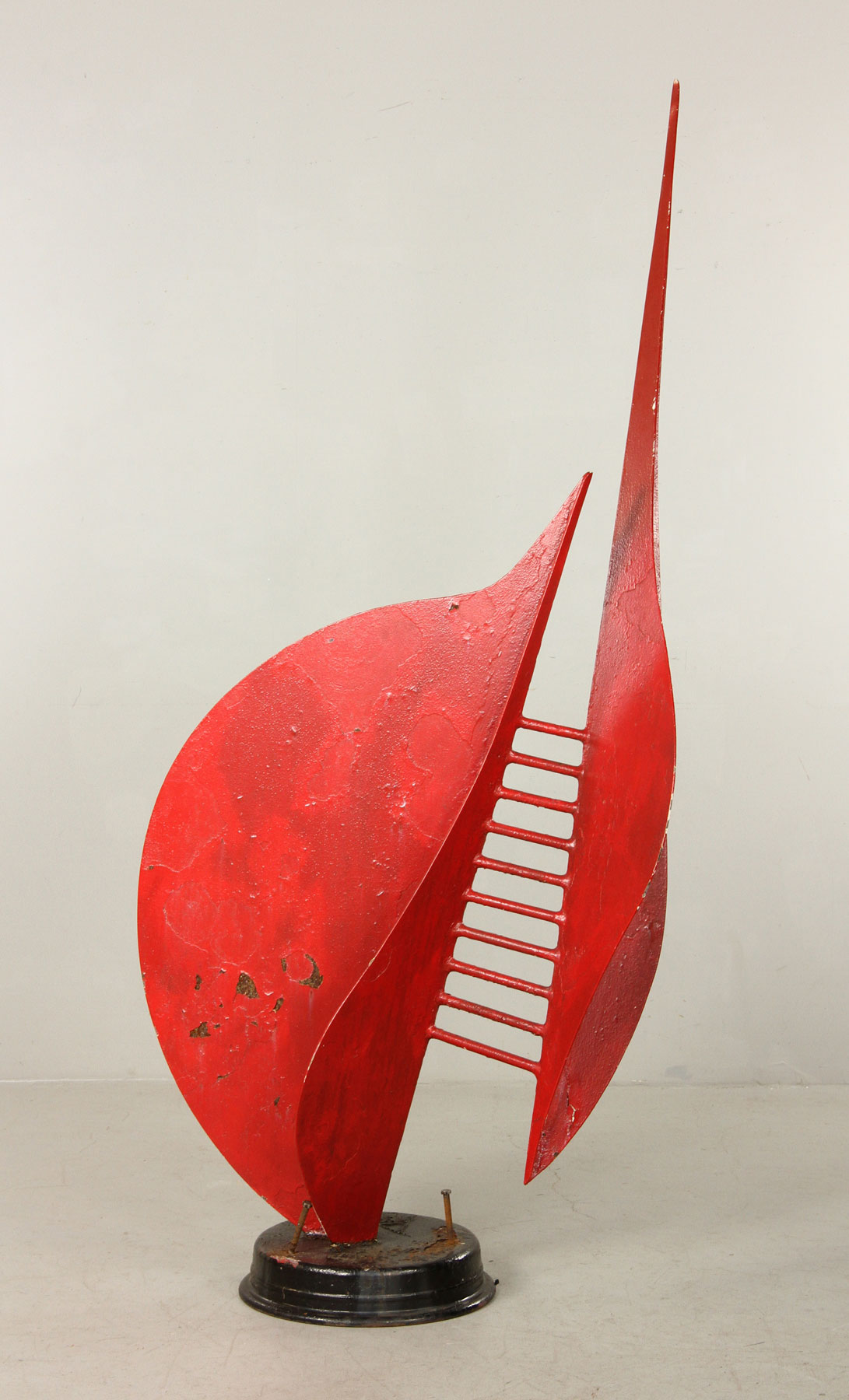 Rafael Consuegra, "Arpus," metal sculpture