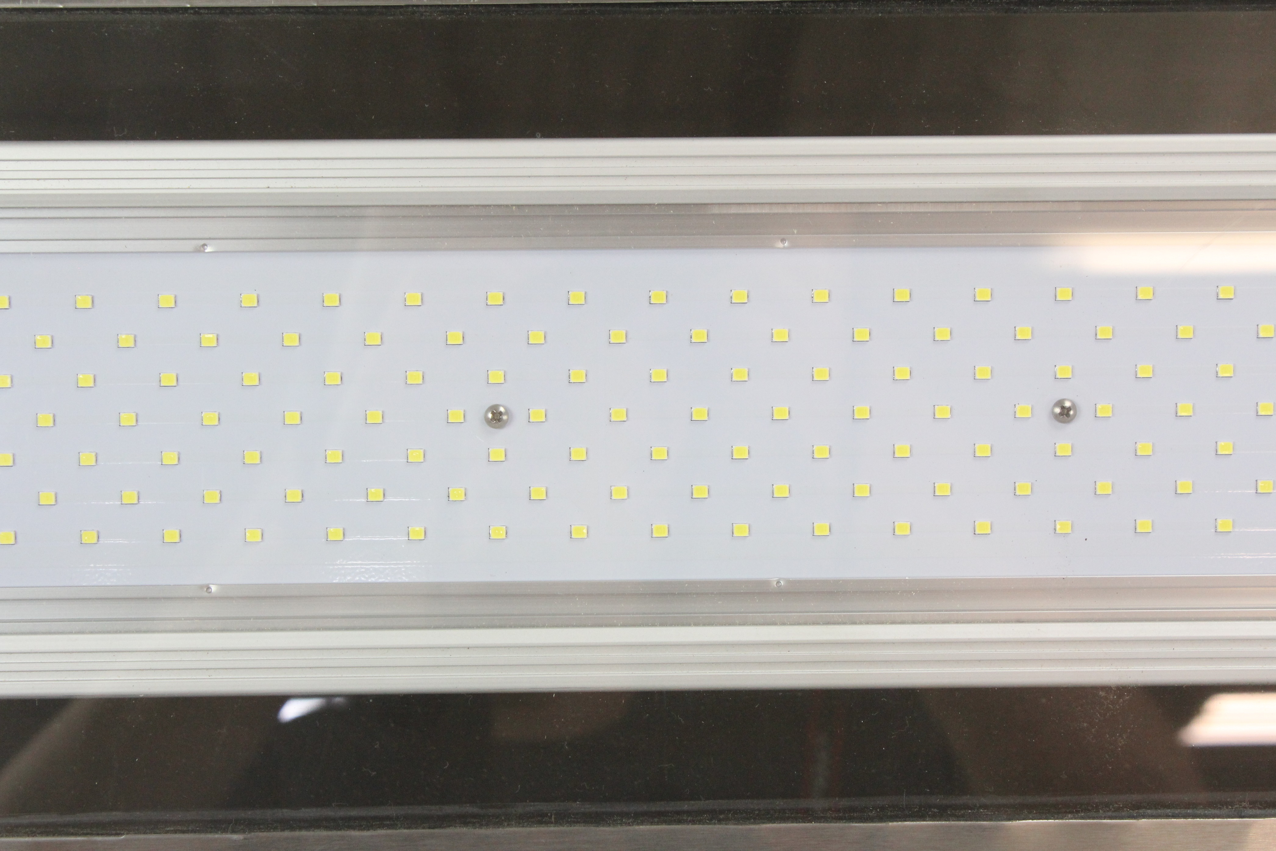160 Watt Integrated LED Light Array that produces 19,200 lumens of light
