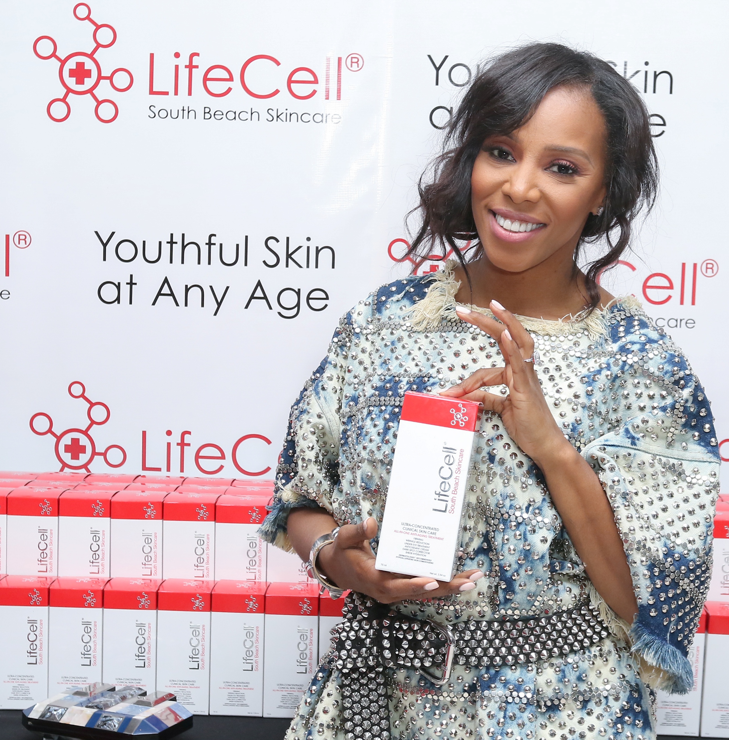 June Ambrose Visits the LifeCell Booth at GBK and Pilot Pen's Gift Lounge