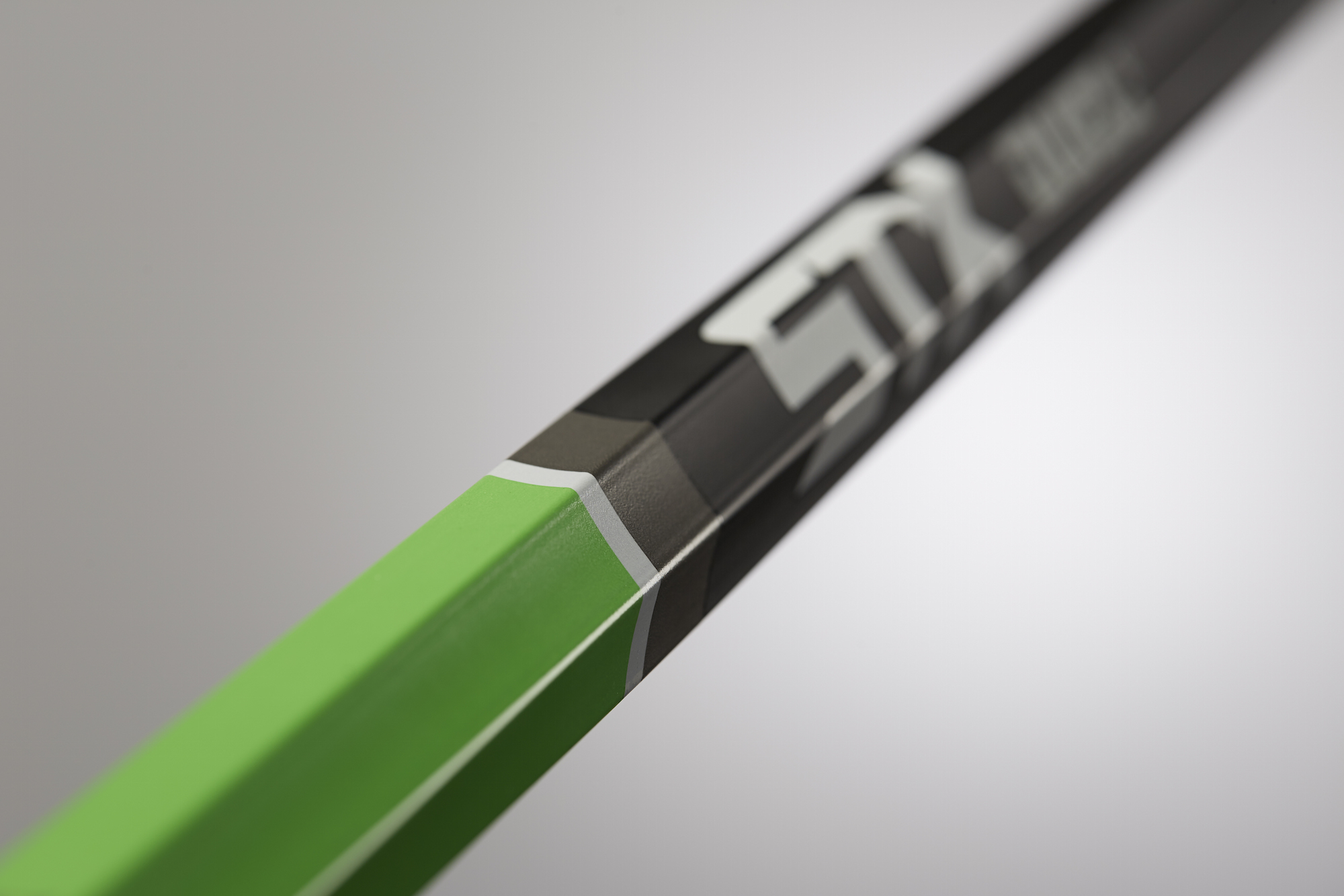 The technology incorporated within the Duel handle is designed to maximize performance during faceoffs.