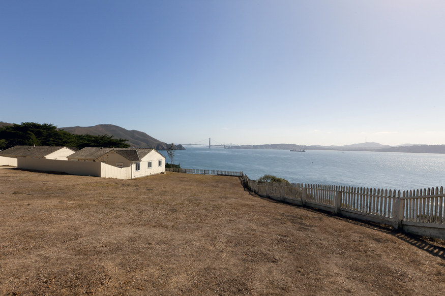 "Quarters 17" overlooks the Pacific Ocean with the Golden Gate Bridge in background