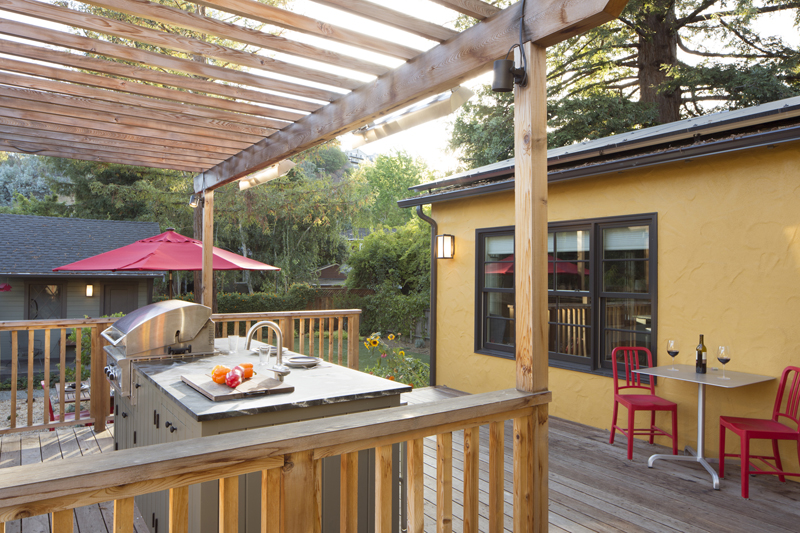 Outdoor Kitchen and BBQ