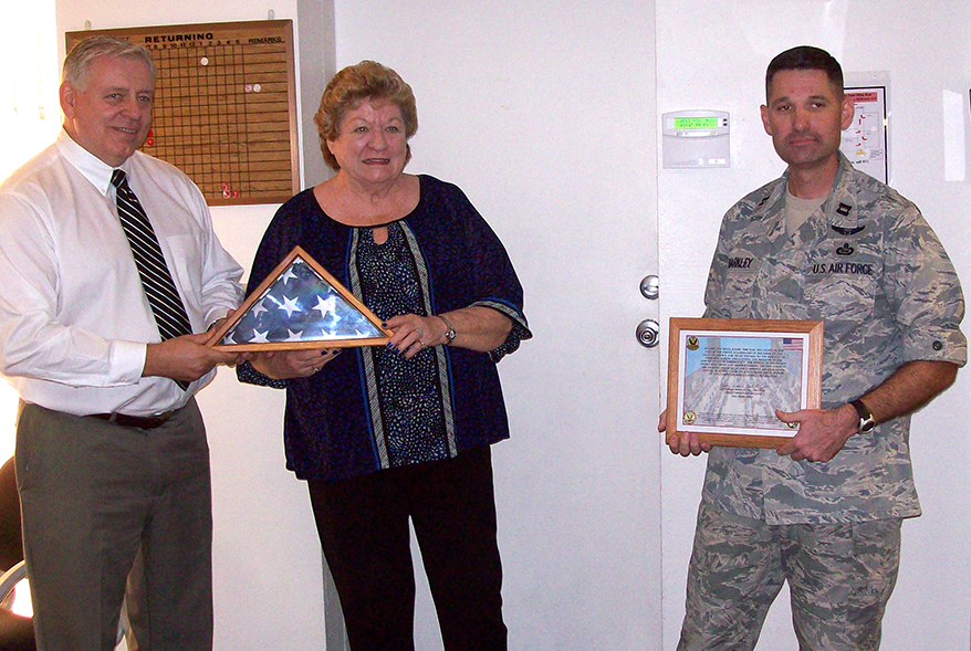 Presentation of the plaque to CMC