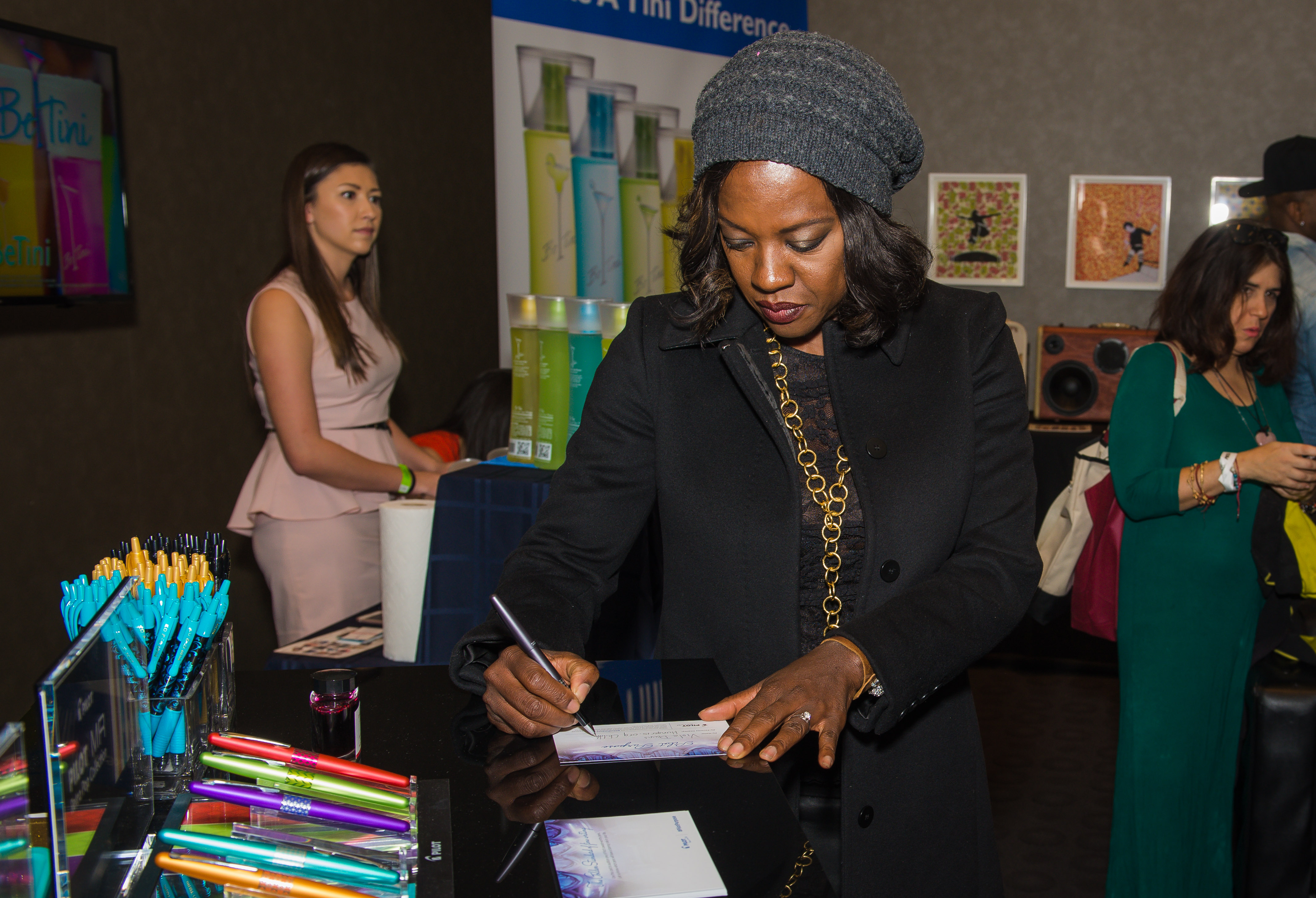 Viola Davis Tests Out the Variety of Pens Gifted at the GBK and Pilot Pen Gift Lounge
