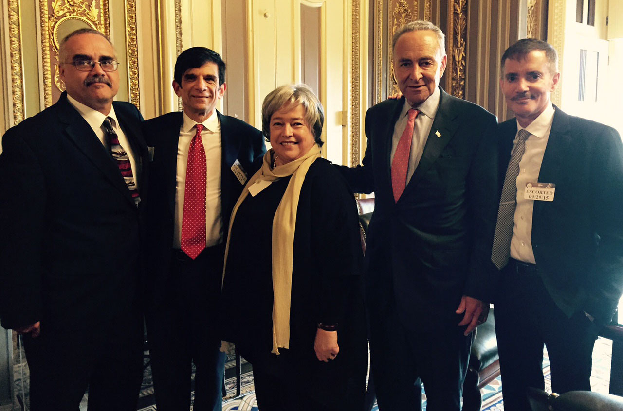 U.S. Senator Chuck Schumer meets with LE&RN Spokesperson Kathy Bates, Executive Director William Repicci, and other lymphatic disease advocates in Washington, D.C.