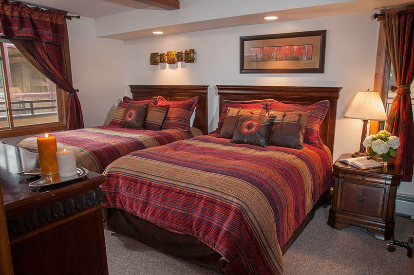 With condominiums up to 4-bedroom suites – and Ski Butlers on-site for ski valet and gear rentals – Antlers at Vail offers a comfortable option for family Colorado ski vacations.
