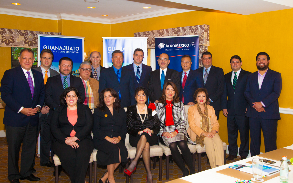 State of Guanajuato Governor Miguel Márquez Márquez, Guanajuato Secretary of Tourism Fernando Olivera Rocha, and GMS President and CEO, Alex Pace with members of key travel agencies and tour operators