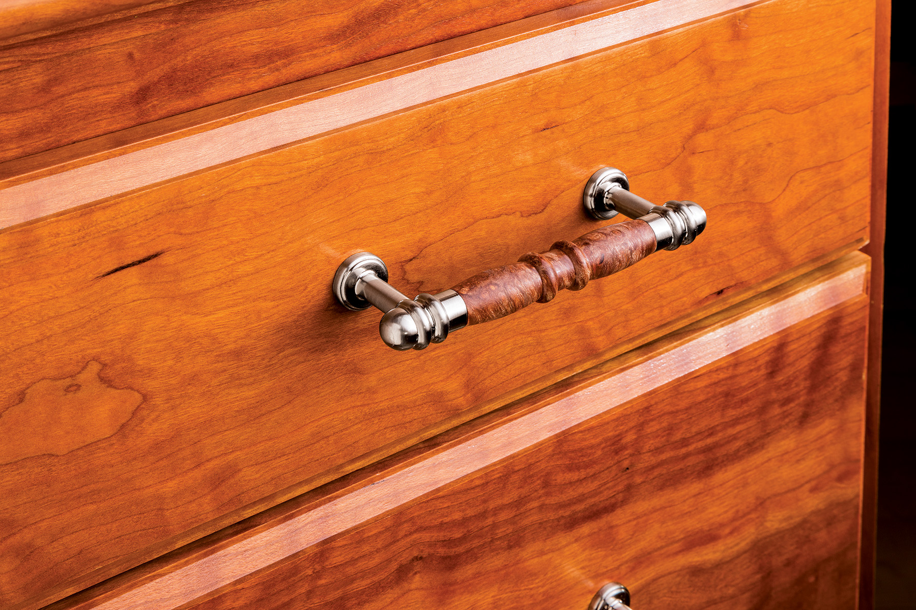 The Traditional Drawer Pull Kit can be used with a variety of materials: wood, acrylic and many others.
