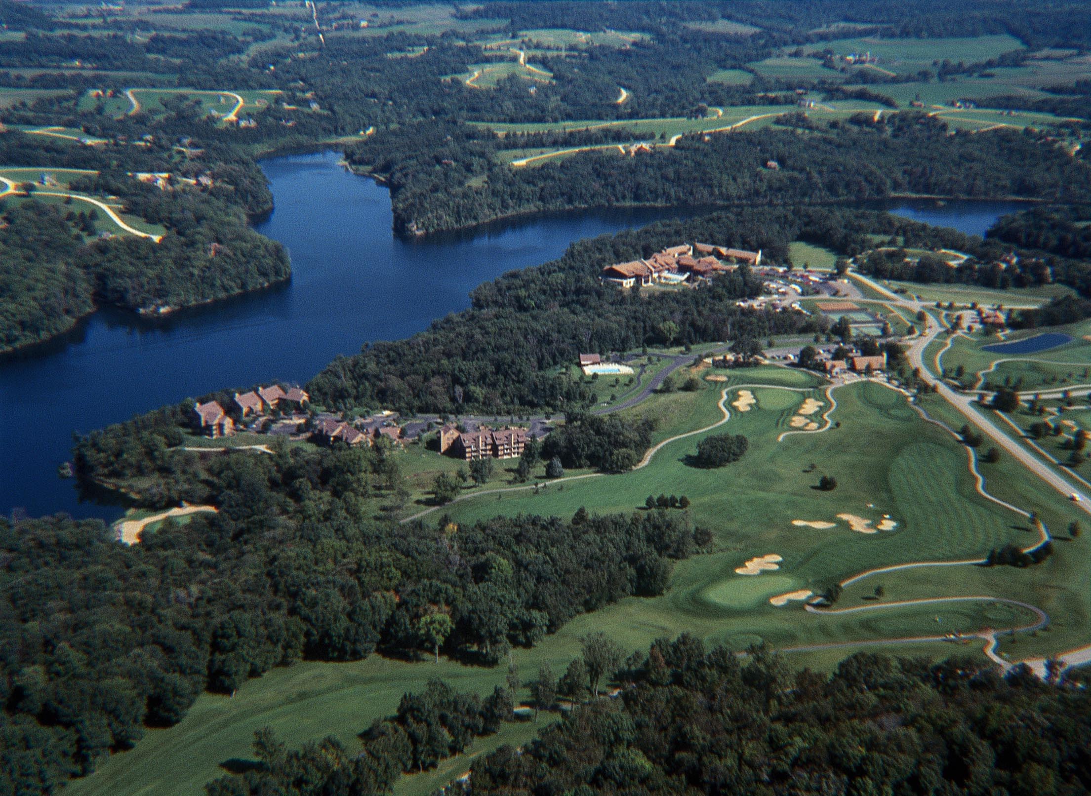 Located on 6,800 acres in The Galena Territory, Eagle Ridge Resort & Spa offers a secluded setting in the woodlands on Lake Galena