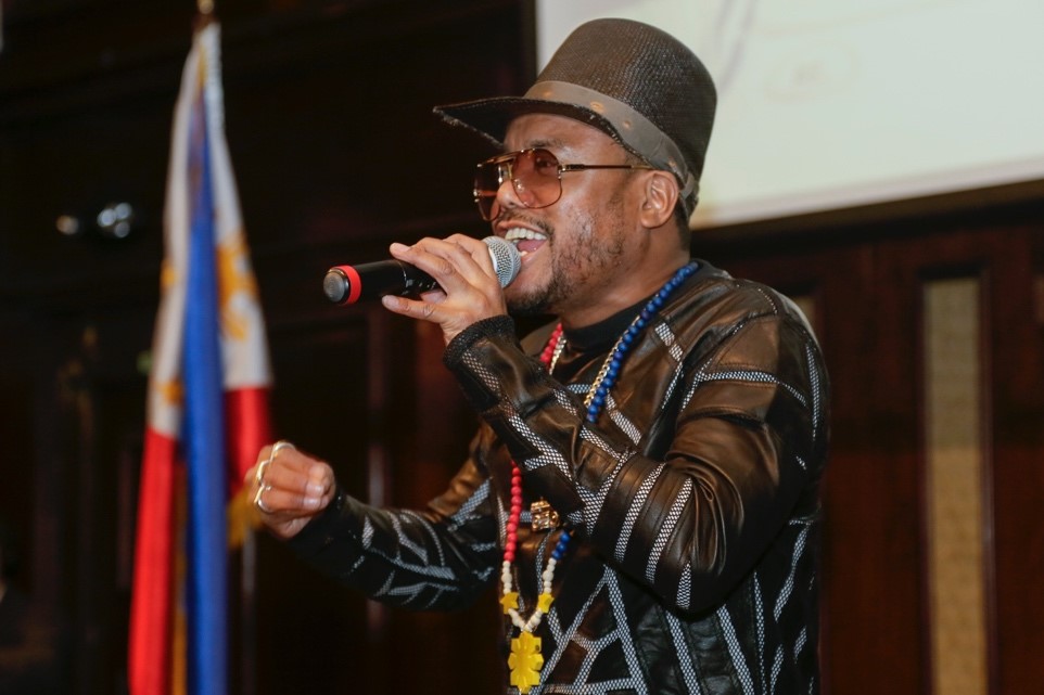 The ceremony then went live inside led by Apl.de.AP, singing “It’s More Fun in the Philippines.