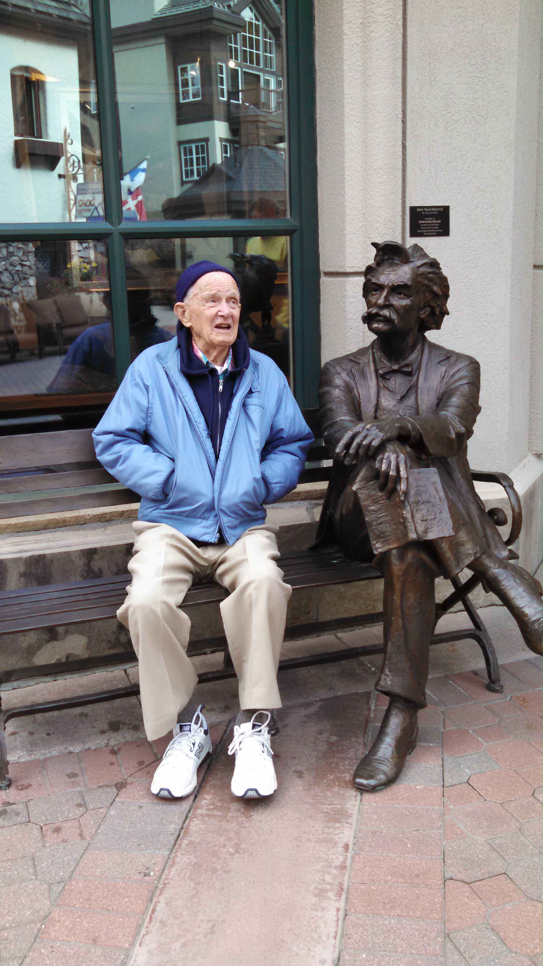 Mister B Confiding in Mark Twain by Lynn Byk @CaptureBooks