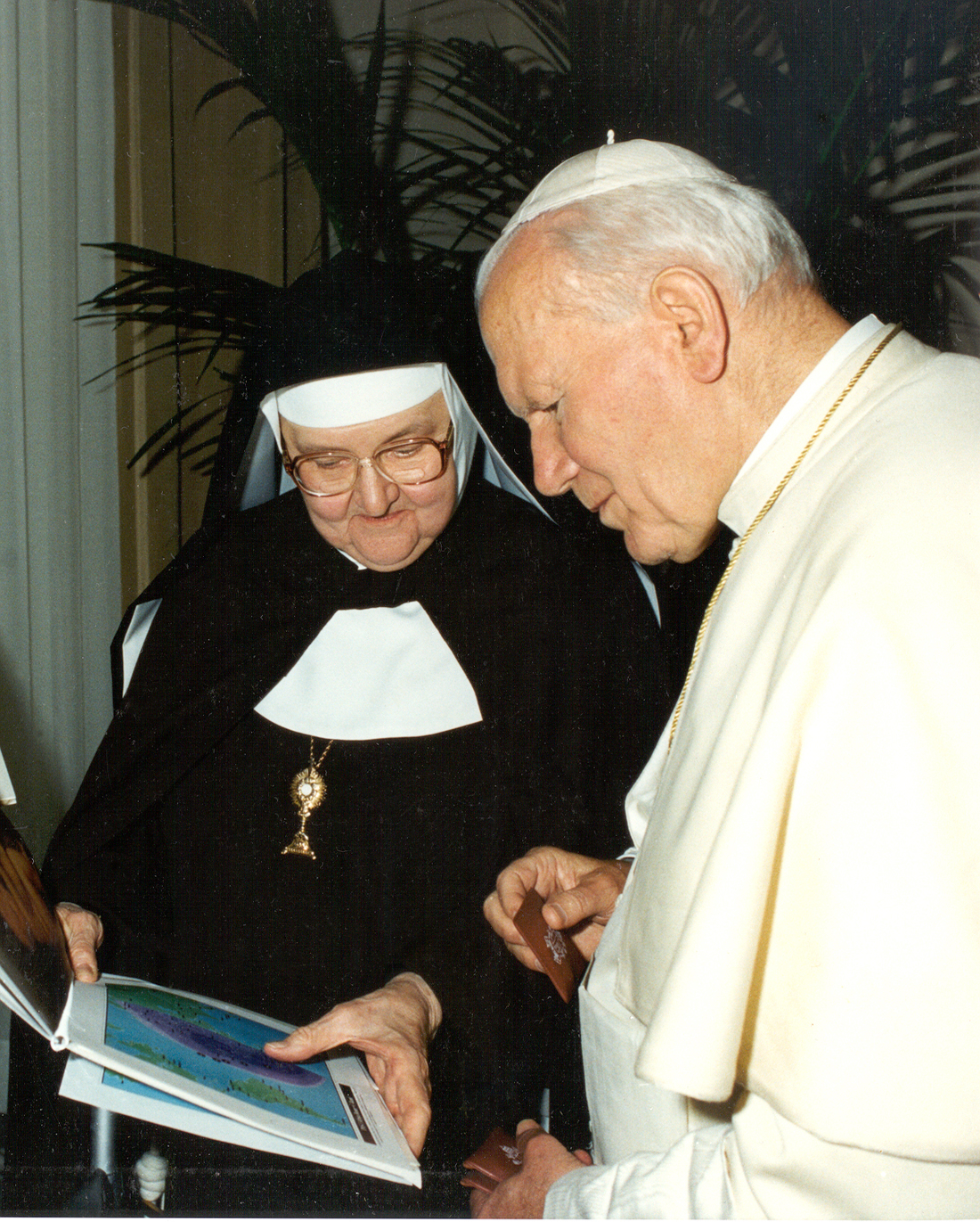 During a May 1,1996 audience in Rome with Pope John Paul II, EWTN Foundress Mother Angelica shared plans for the Network’s international expansion with the future saint.