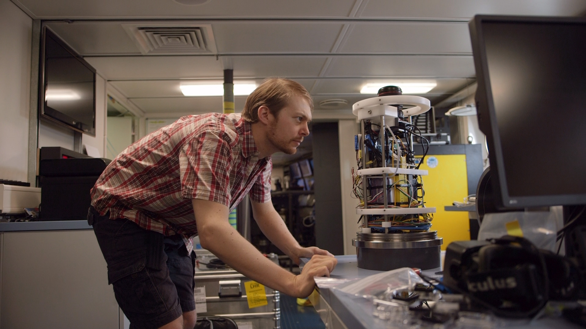 Chief Scientist Dr. Tom Kwasnitschka carefully examines the video equipment (Credit: SOI/ Bjoern Kurtenbach).