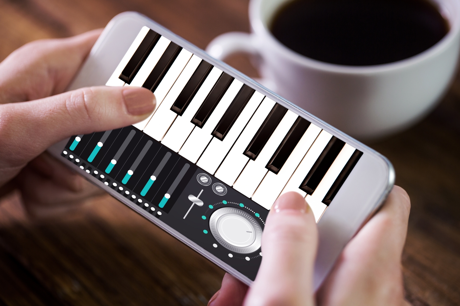 Music enthusiasts who simply want to play their favorite tunes on a piano will love Chord Me!