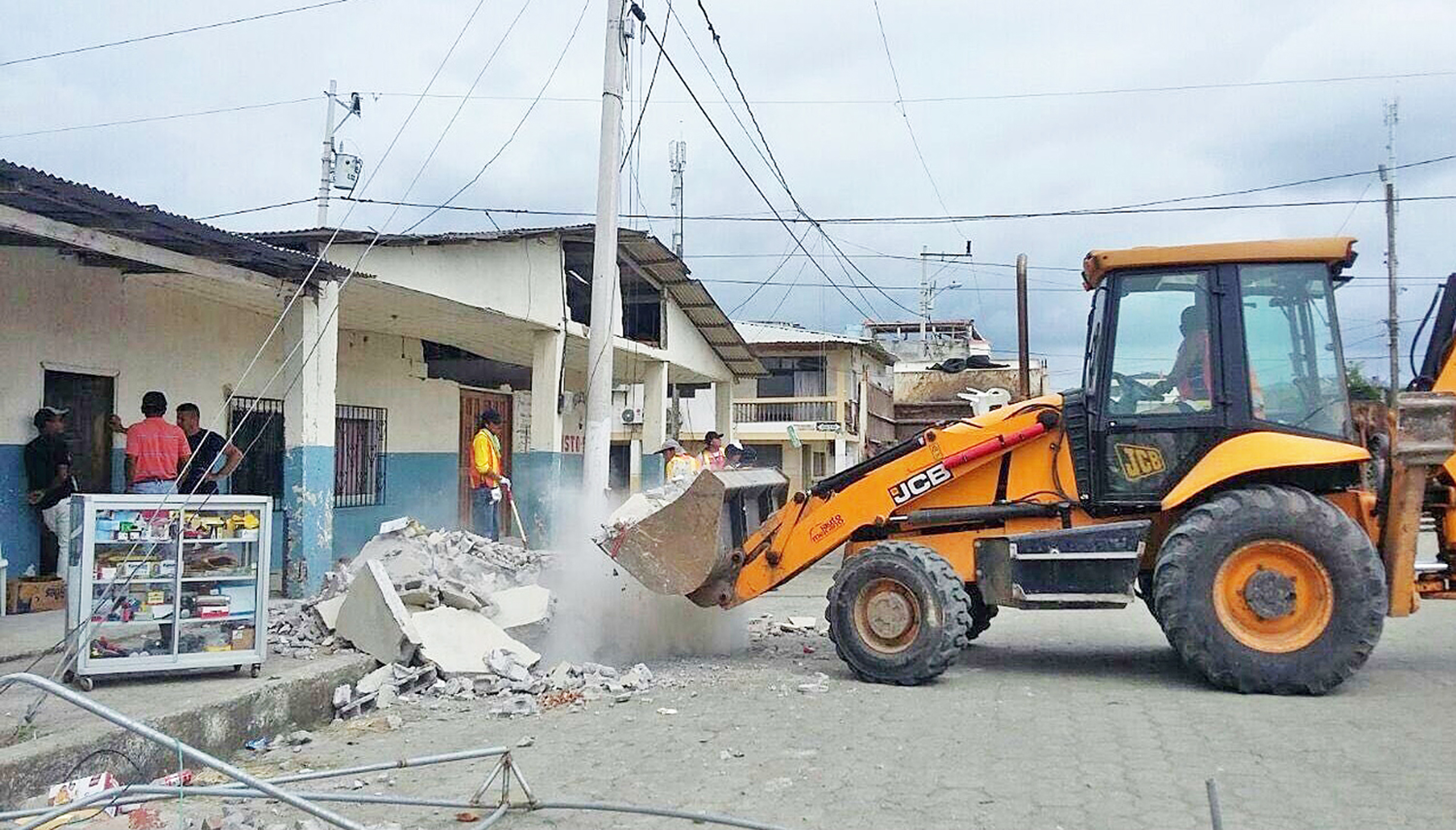 JCB has donated a 3CX backhoe loader worth $100,000 to assist rescue and clean-up efforts in Ecuador following a devastating earthquake.