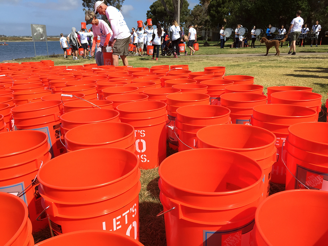 Event participants experienced the journey millions of women and children around the world make every day to provide clean water for their families by walking 5 kilometers carrying buckets of water.