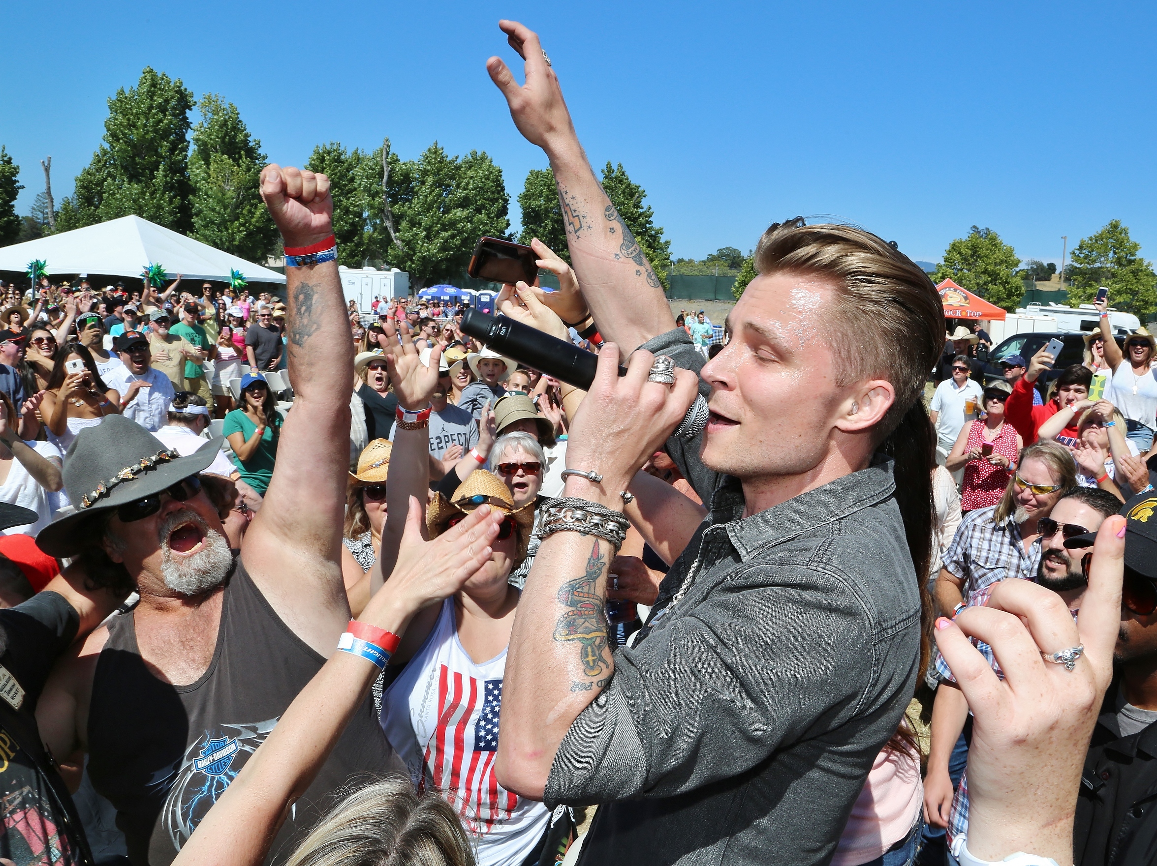 Frankie Ballard makes a repeat performance in 2016.